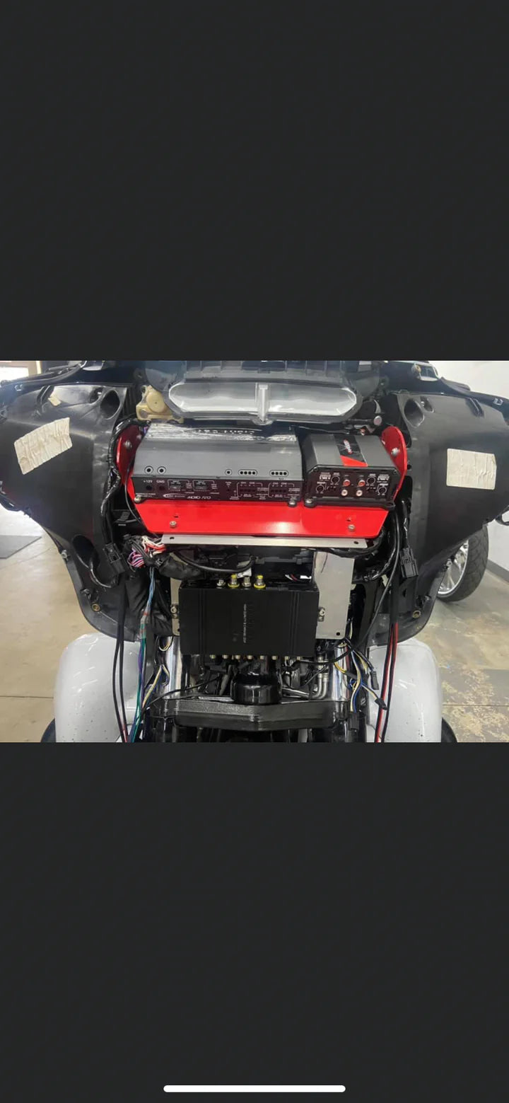 XEL NEW STREET GLIDE BOTTOM PLATE - AMP RACK